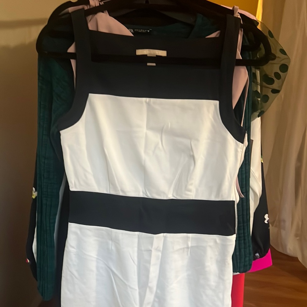 Gently worn Banana Republic Summer dress. Size 2